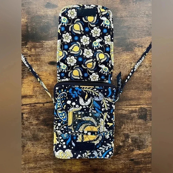 RETIRED Vera Bradley | Ellie Blue pattern crossbody handbag. - Picture 15 of 15